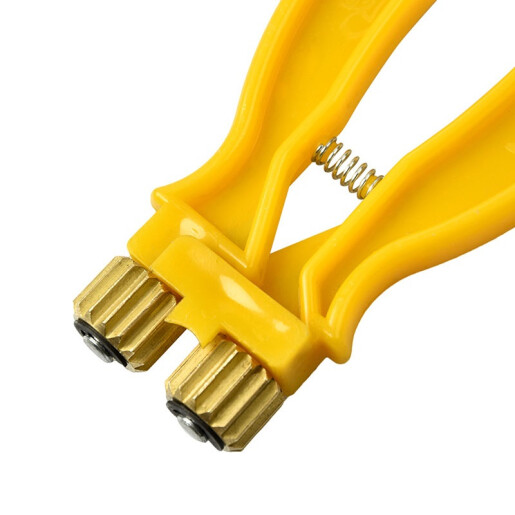 Întinzător pentru sârmă, cu mâner din plastic cu arc și rotițe metalice