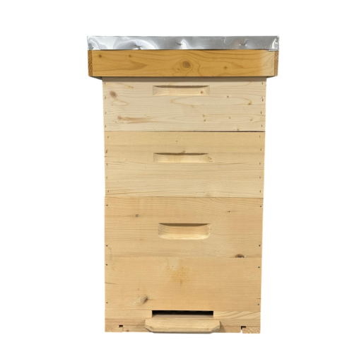 Stup din lemn de brad pentru 10 rame Dadant 1/1 – cu fund din lemn cu plasă antivarooa cu plasă zincată, cuib 1/1, două corpuri 1/2, podișor și capac cu tablă zincată