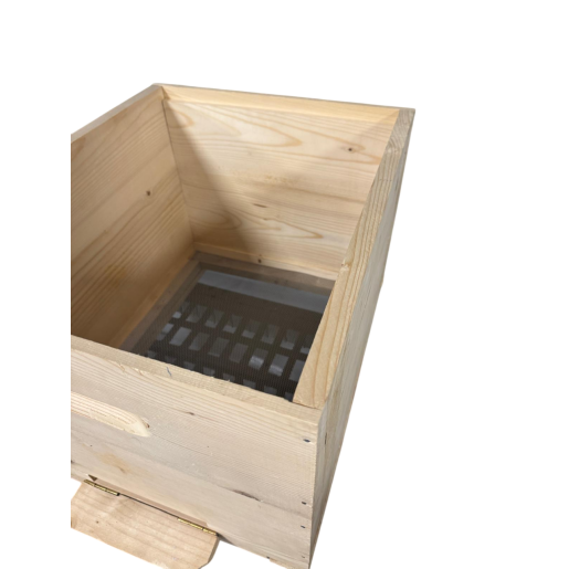 Stup din lemn de brad pentru rame Dadant 1/1 – cu fund antivarooa din lemn, corp 1/1, podișor și capac cu tablă zincată