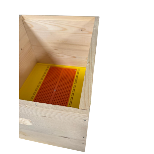 Stup din lemn de brad pentru 10 rame Dadant 1/1 – cu fund antivarooa din plastic si colector de polen, cuib 1/1, podișor și capac cu tablă zincată