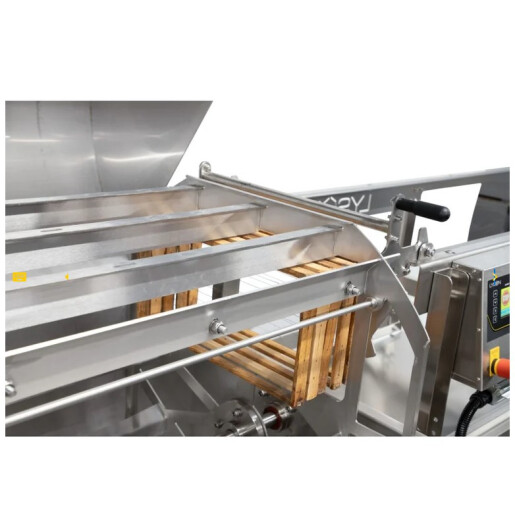 Linie profesională de extracție a mierii LYSON Professional Premium Line W20951_P3 – 40 rame, descăpăcitor PREMIUM, melc profesional pentru căpăceală 100 kg/oră, sistem automat electric pentru transferul ramelor – 230V
