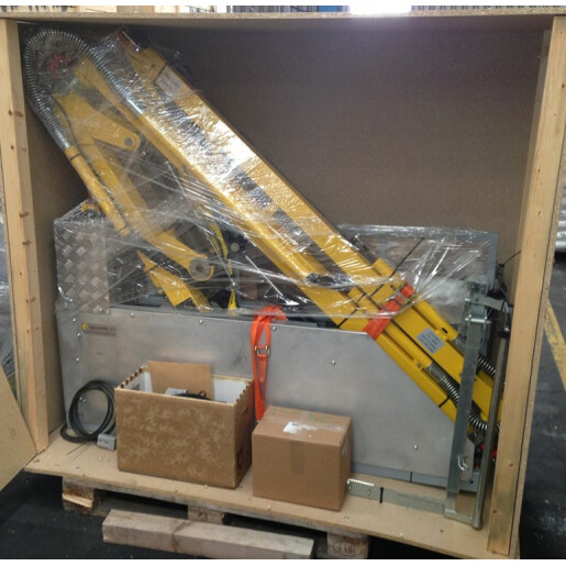 Macara pentru încărcarea și descărcarea stupilor AJ2006H – configurație completă cu extensie hidraulică și FLEXI Gripper