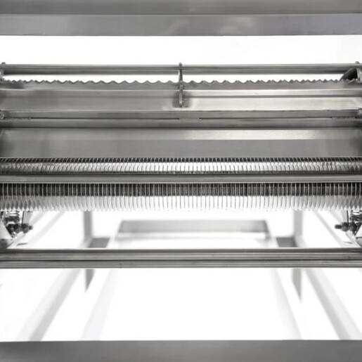 Mașină automată pentru descăpăcit rame Dadant, 230V, lungime 1500 mm, cu alimentare pe lanț și sistem dublu de descăpăcire - PREMIUM LINE LYSON