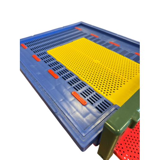 Soclu (fund stup) din plastic 490 x 420 mm pentru 10 rame, cu colector de polen integrat, antivarroa și urdiniș cu grilă antișoareci