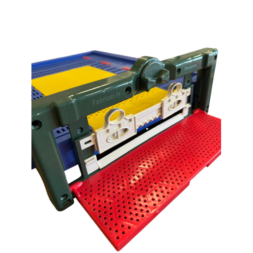 Soclu (fund stup) din plastic 490 x 420 mm pentru 10 rame, cu colector de polen integrat, antivarroa și urdiniș cu grilă antișoareci