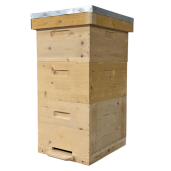 Stup din lemn de brad pentru 10 rame Dadant 1/1 si 3/4 – cu fund din lemn cu plasă antivarooa cu plasă zincată, cuib 1/1, două corpuri 3/4, podișor și capac cu tablă zincată