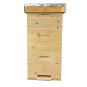 Stup din lemn de brad pentru 10 rame Dadant 1/1 si 3/4 – cu fund din lemn cu plasă antivarooa cu plasă zincată, cuib 1/1, două corpuri 3/4, podișor și capac cu tablă zincată