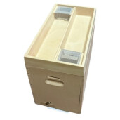 Stup 6 rame, din poliuretan, cu soclu antivarroa, corp Dadant 1/1, perete interior despartitor, hranitor cu sistem anti-inec si capac, model V6 - FAROSTUP