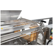 Linie profesională de extracție a mierii LYSON Professional Premium Line W20951_P3 – 40 rame, descăpăcitor PREMIUM, melc profesional pentru căpăceală 100 kg/oră, sistem automat electric pentru transferul ramelor – 230V