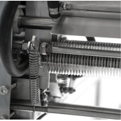 Mașină automată pentru descăpăcit rame Dadant, 230V, lungime 1500 mm, cu alimentare pe lanț și sistem dublu de descăpăcire - PREMIUM LINE LYSON